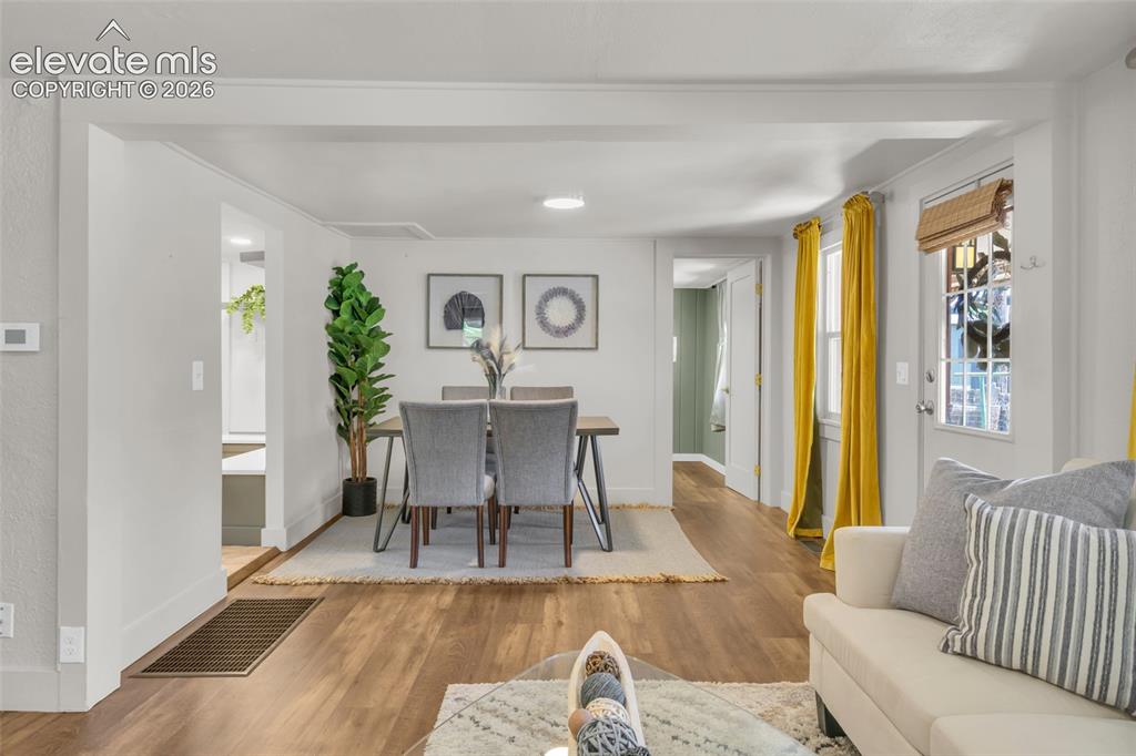 Image 11 of 47: Dining Area