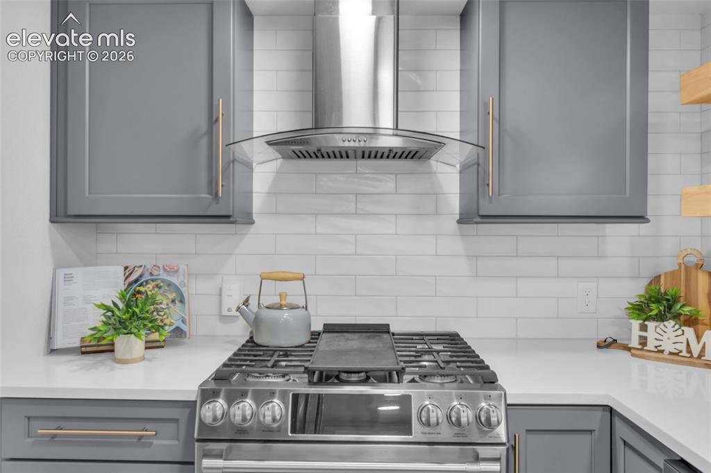 Image 15 of 47: Gas Range- Double Oven