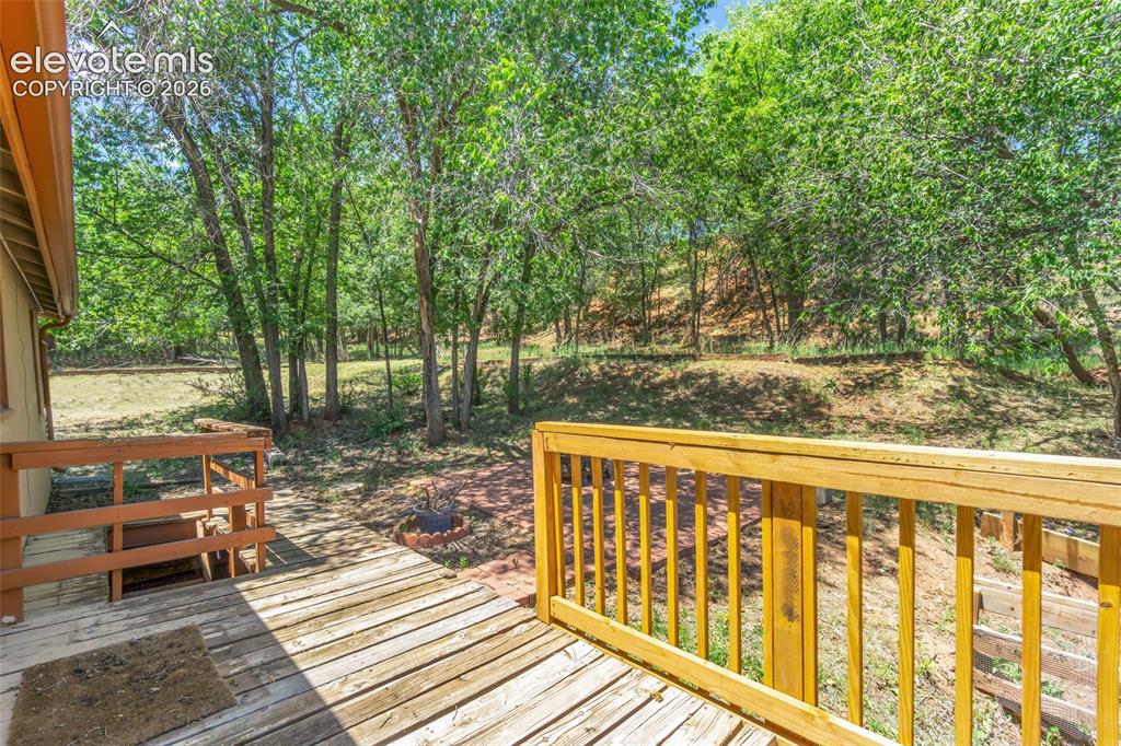 Image 29 of 47: Deck