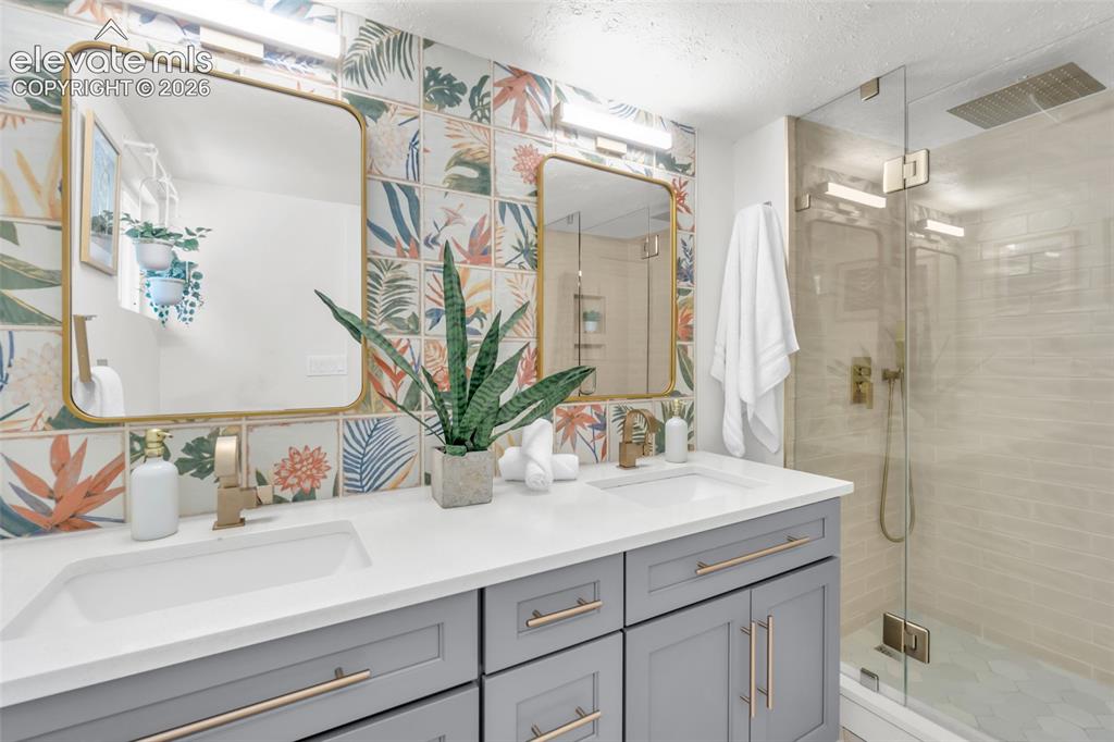 Image 7 of 47: Spa-inspired bathroom