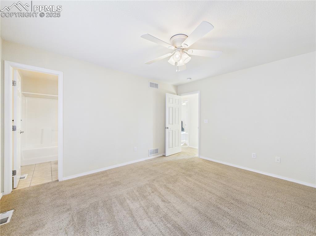 Image 14 of 32: Bedroom