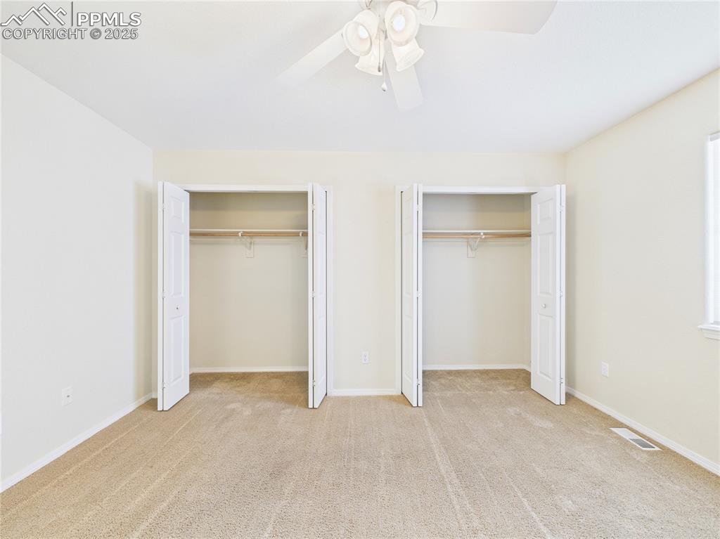 Image 15 of 32: Bedroom