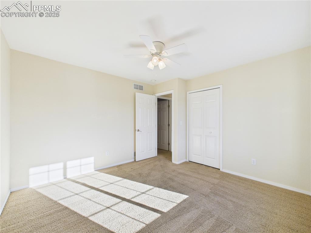 Image 22 of 32: Bedroom