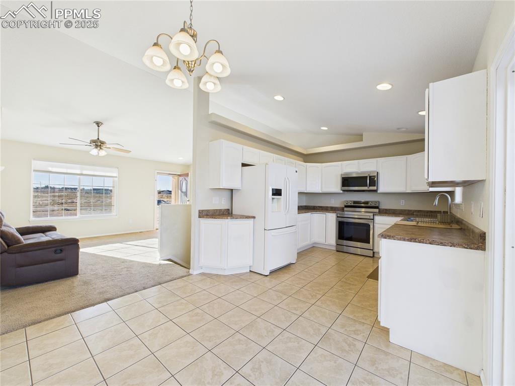 Image 8 of 32: Kitchen