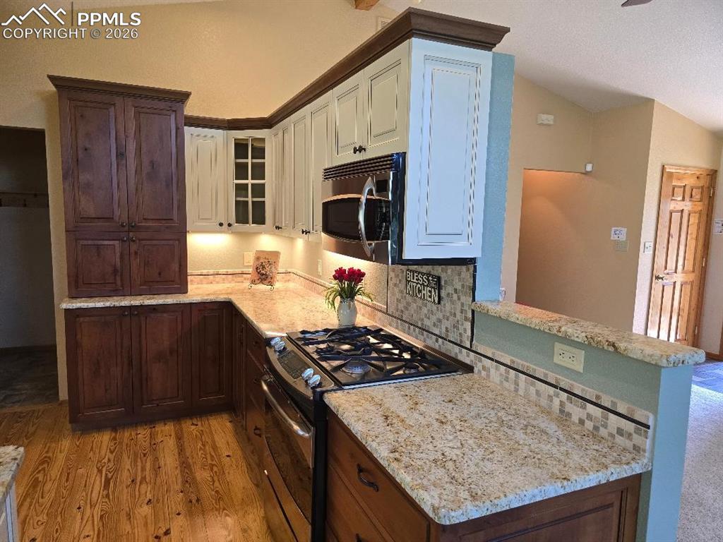 Image 22 of 50: Undercabinet lighting is classy and functional.