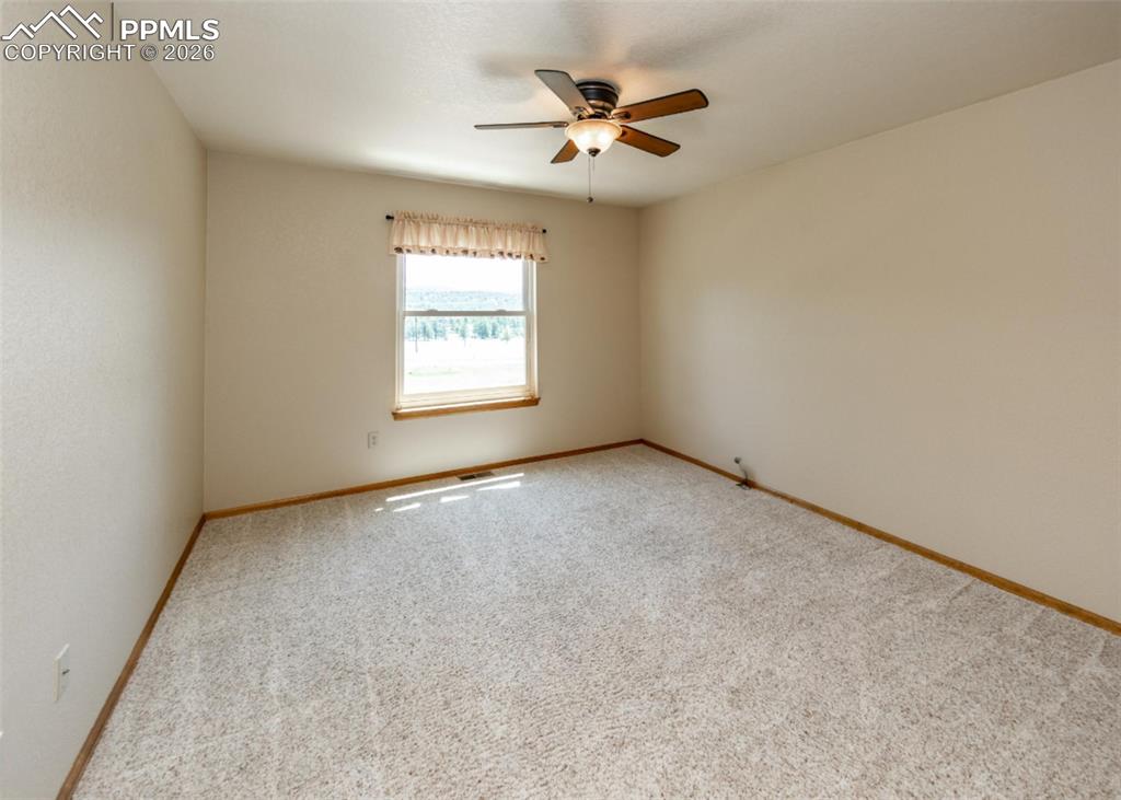 Image 33 of 50: Secondary bedroom. (1)