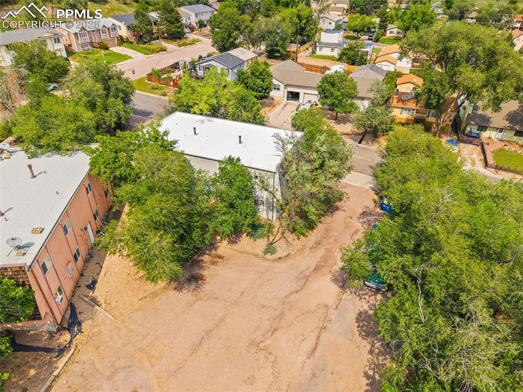 Image 9 of 28: Parking