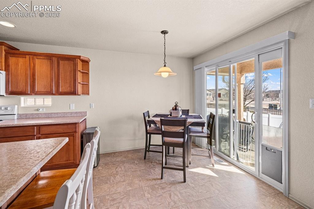 Image 11 of 24: Dining Area