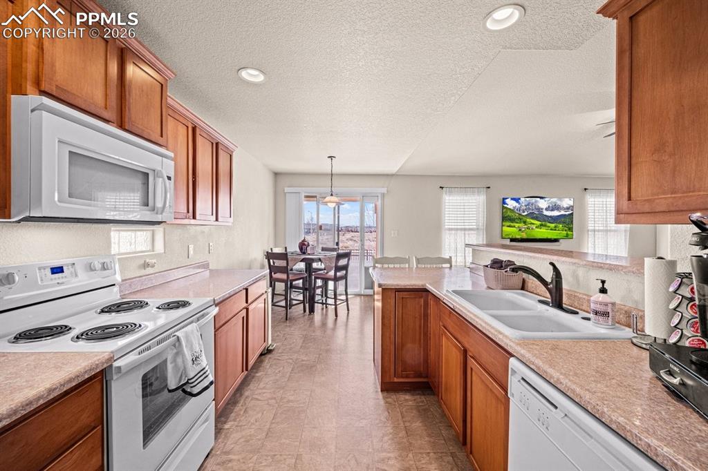 Image 8 of 24: Kitchen