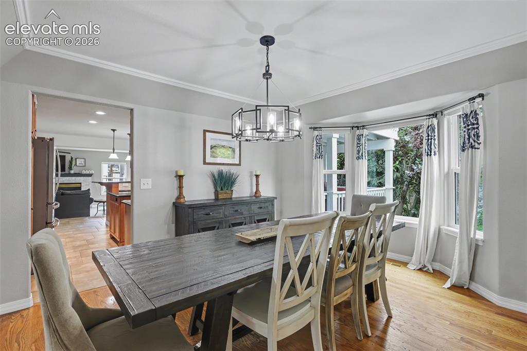 Image 15 of 49: Dining Area