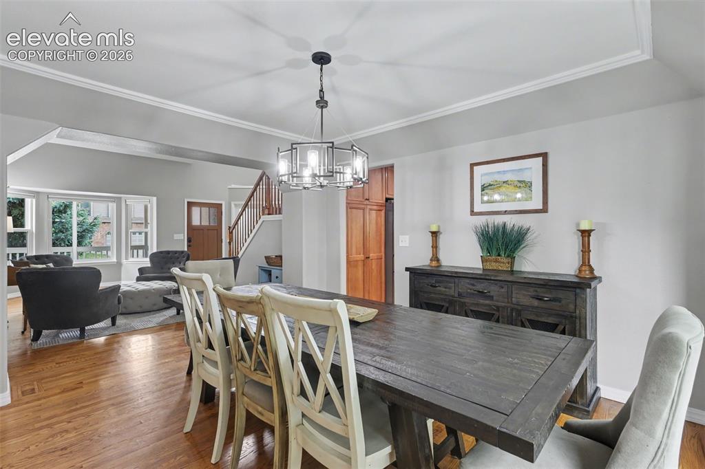 Image 16 of 49: Dining Area