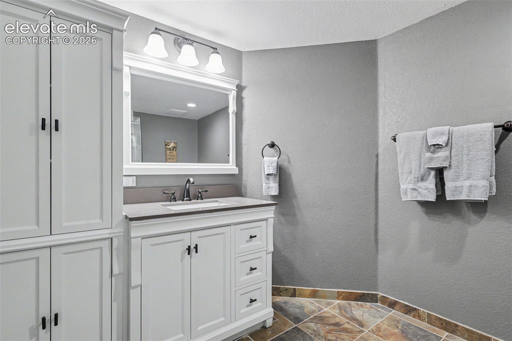 Image 43 of 49: Bathroom