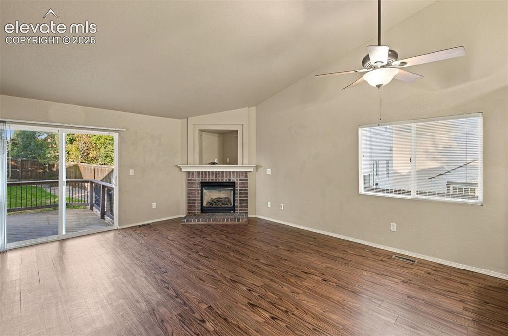 Image 4 of 18: Living Room