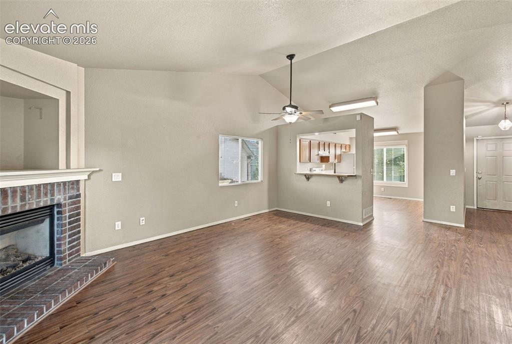 Image 6 of 18: Living Room
