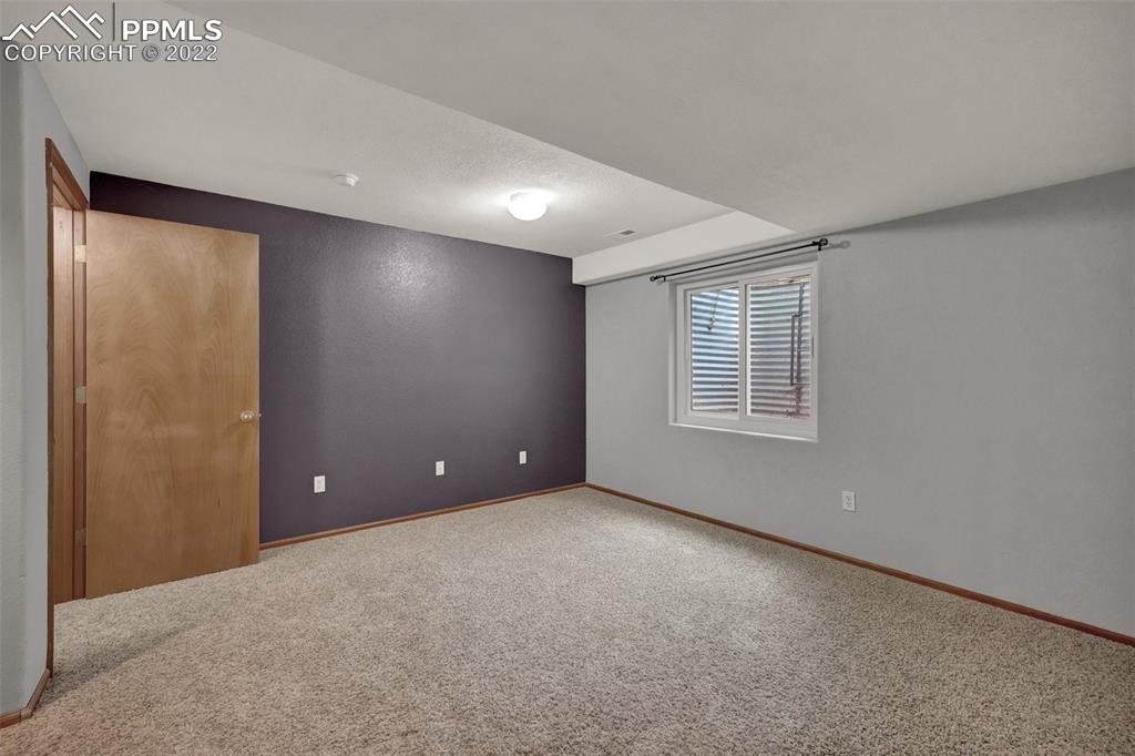 Listing 8365484, Image 32 of 43