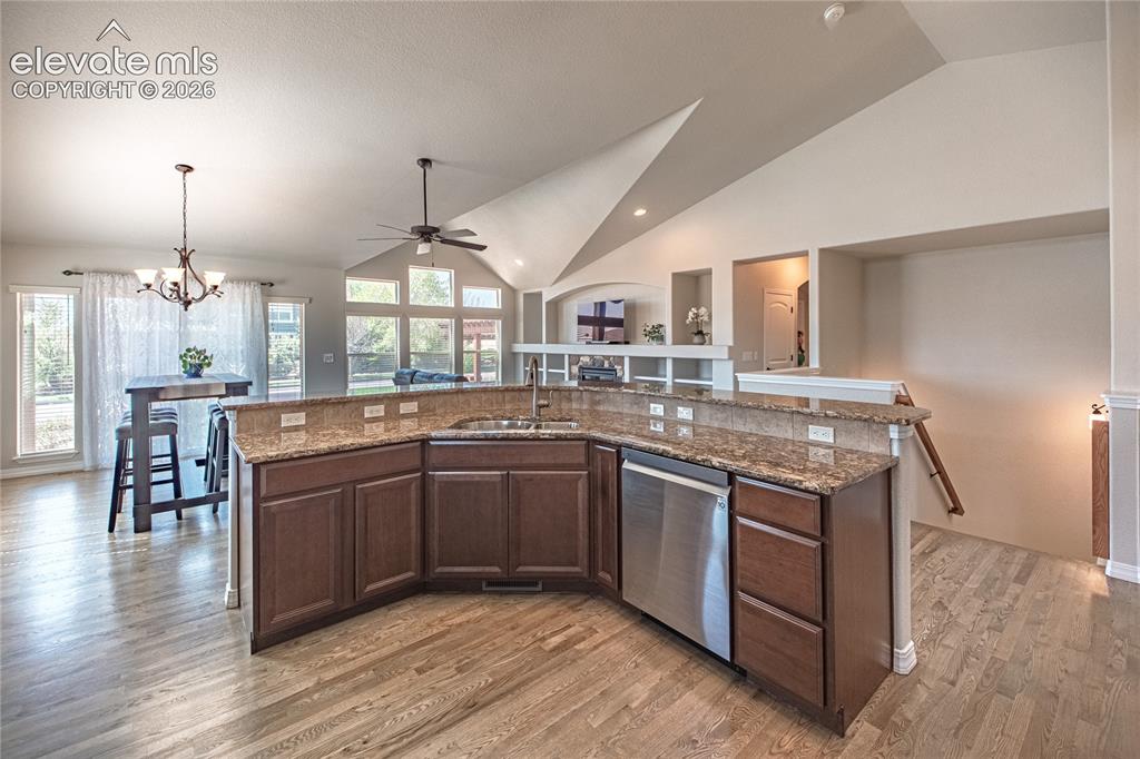 Image 10 of 46: Kitchen