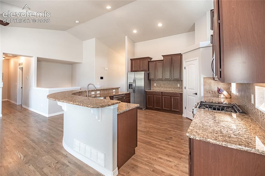 Image 11 of 46: Kitchen