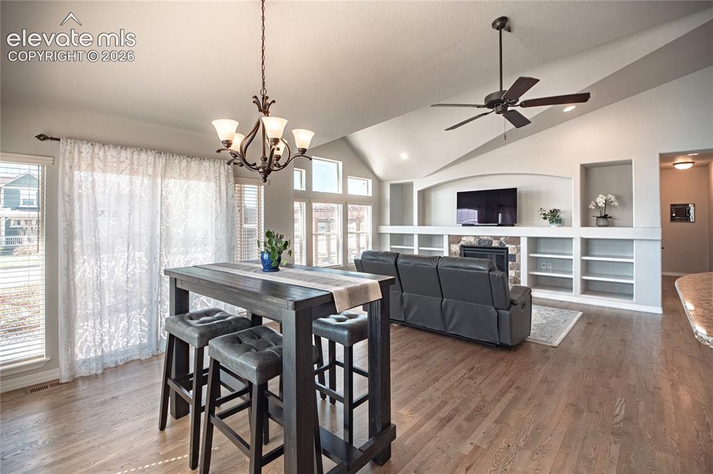 Image 12 of 46: Dining Area
