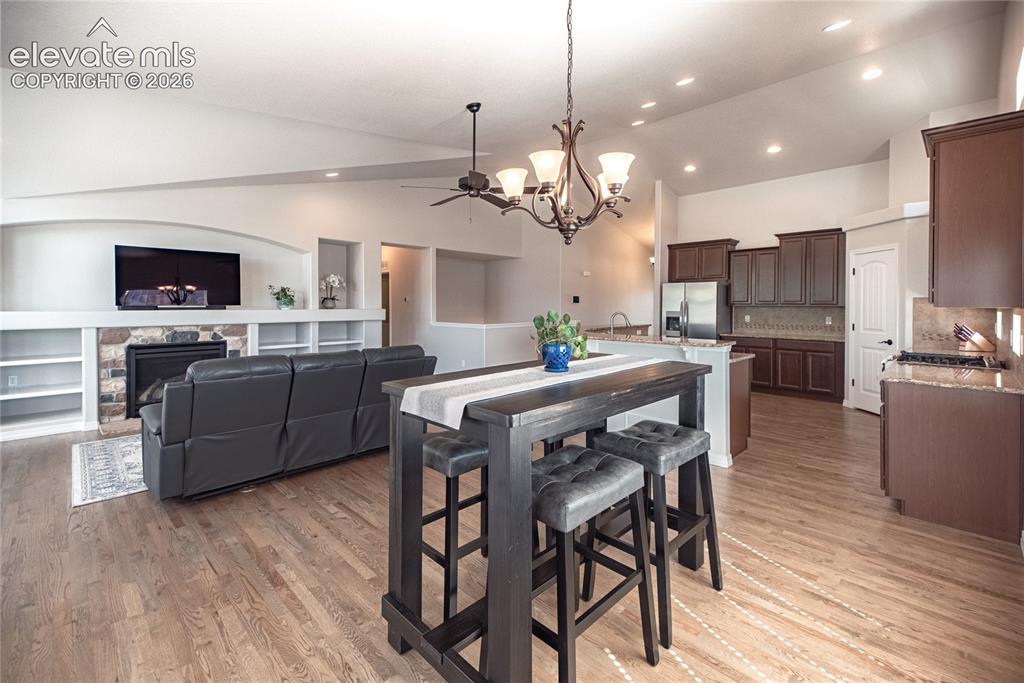Image 13 of 46: Dining Area