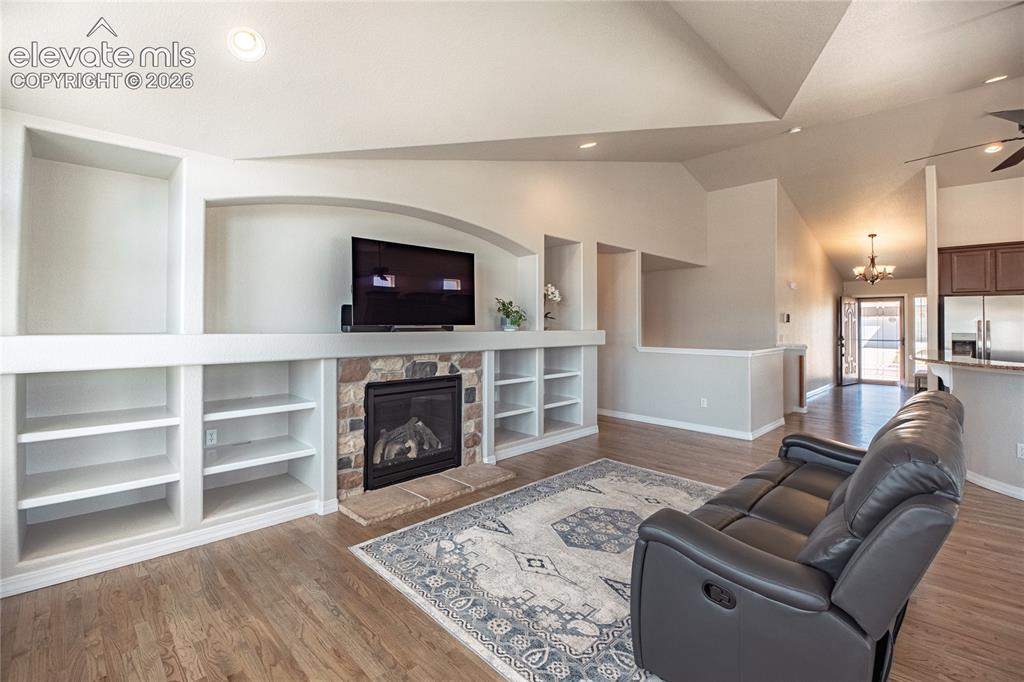 Image 15 of 46: Living Room