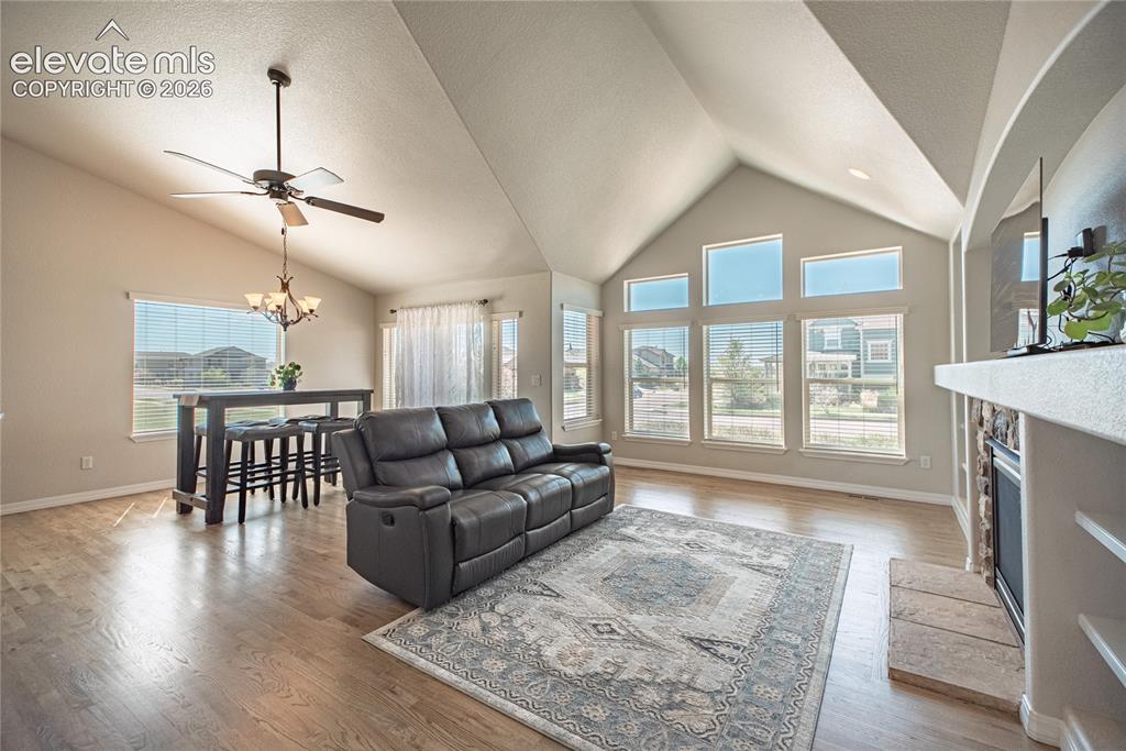 Image 17 of 46: Living Room