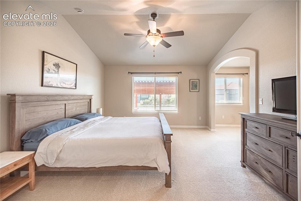 Image 19 of 46: Bedroom