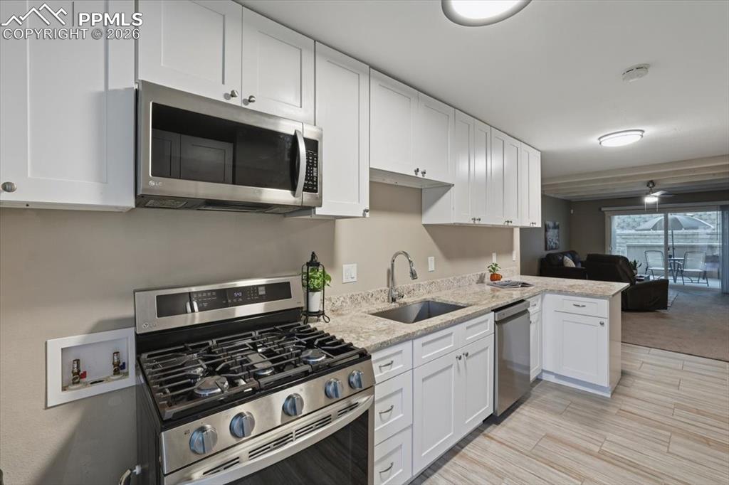 Image 4 of 43: Kitchen