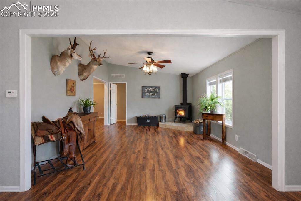 Image 15 of 45: Sitting Room