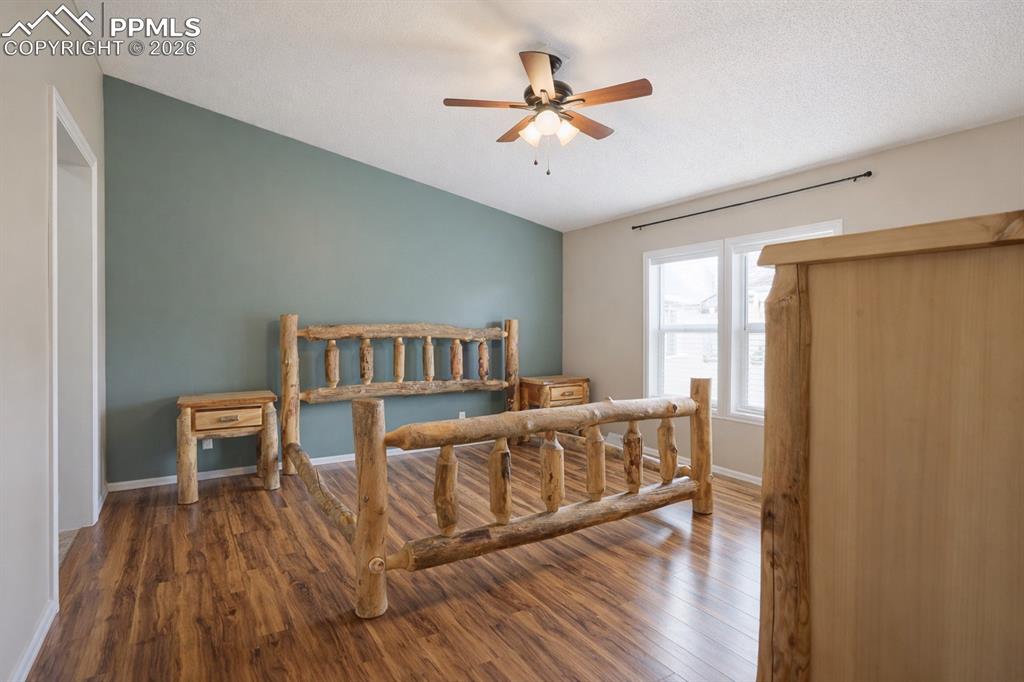 Image 18 of 45: Bedroom