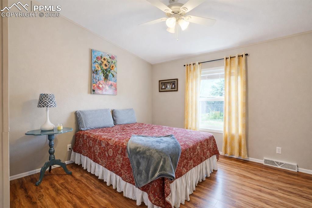 Image 27 of 45: Bedroom