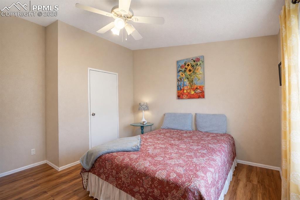 Image 28 of 45: Bedroom