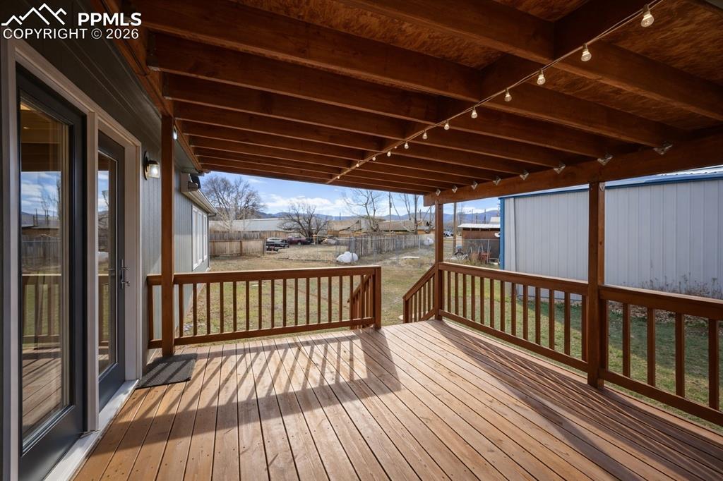 Image 32 of 45: Deck