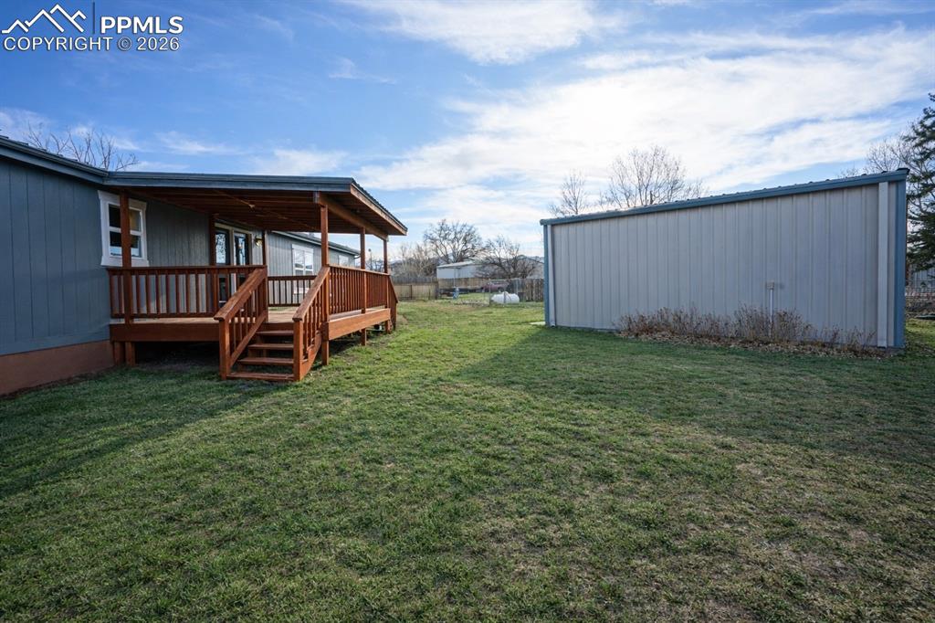 Image 34 of 45: Yard