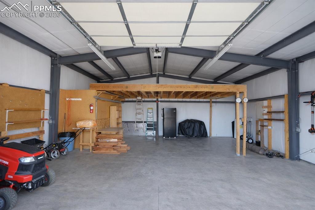 Image 37 of 45: Garage