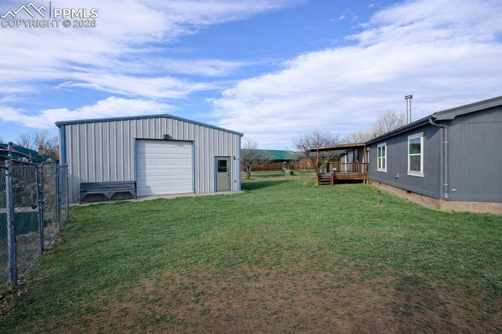 Image 38 of 45: Yard