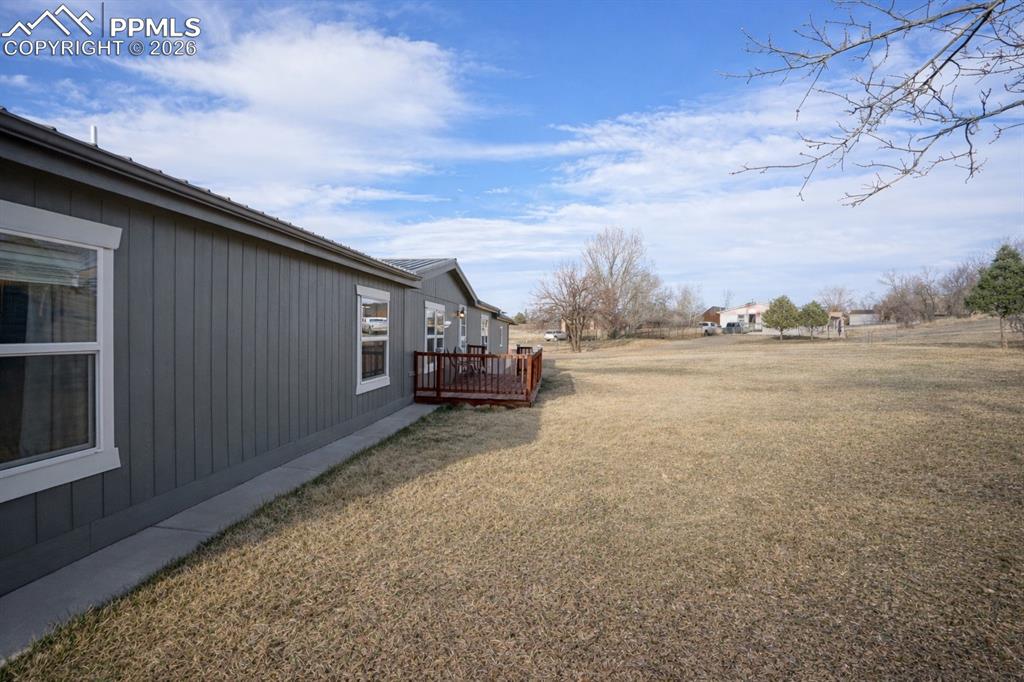 Image 40 of 45: Yard