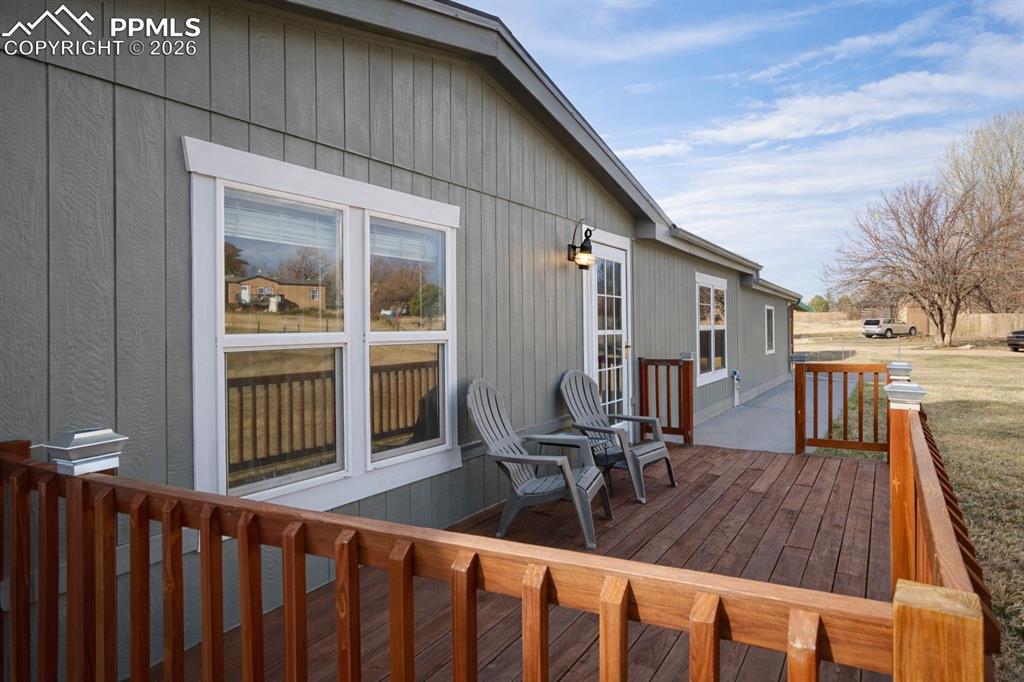 Image 44 of 45: Deck