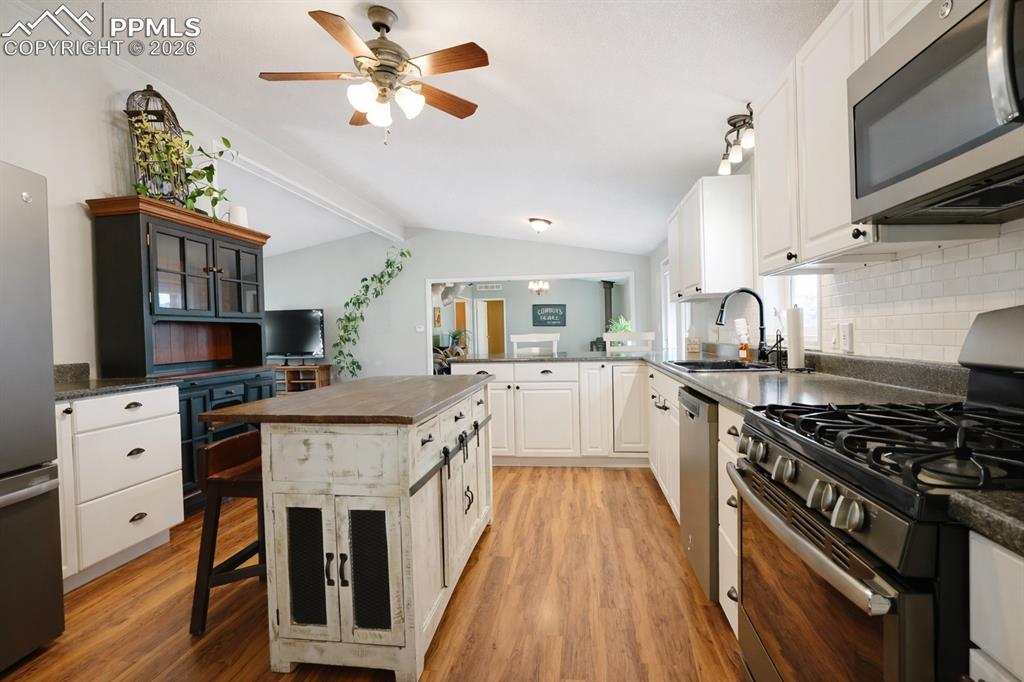 Image 8 of 45: Kitchen