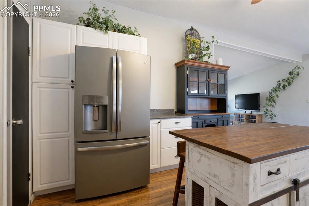 Image 9 of 45: Kitchen