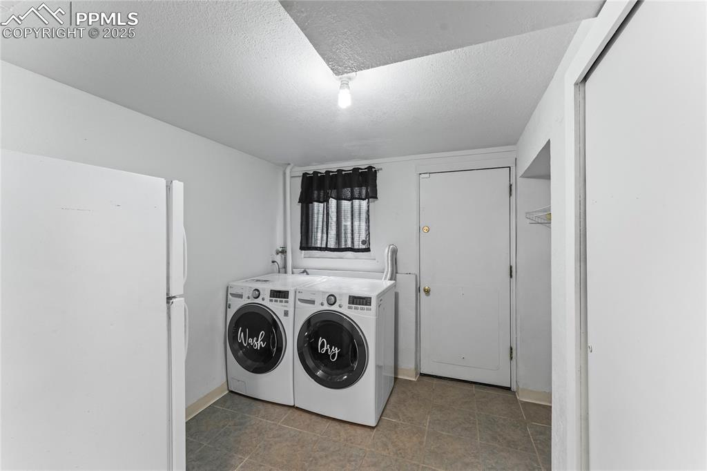 Image 10 of 14: Laundry