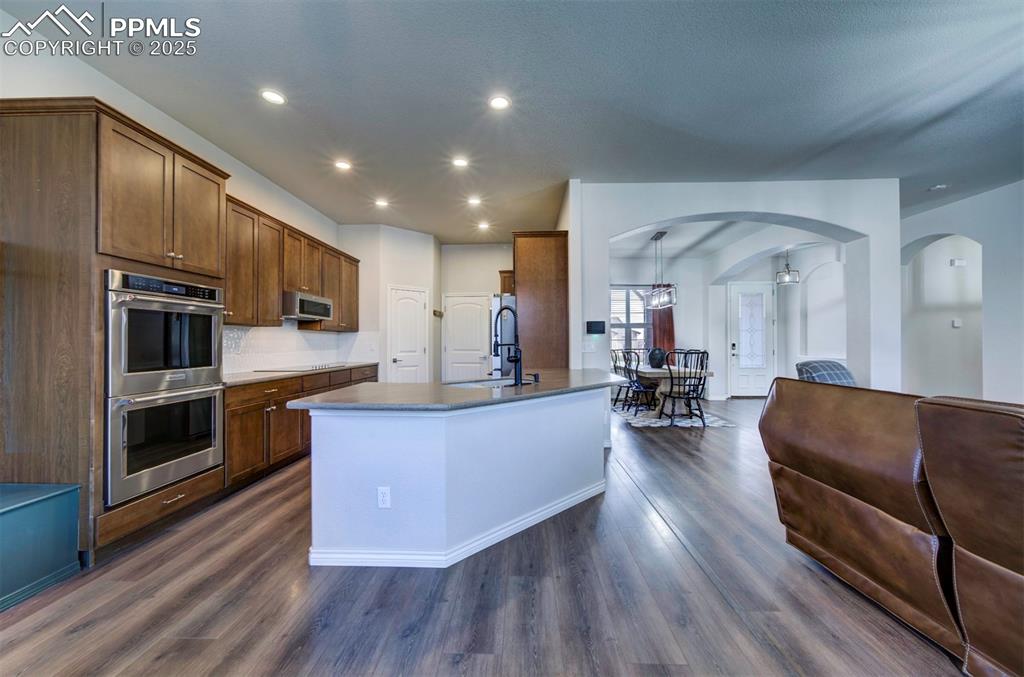 Image 11 of 50: Kitchen