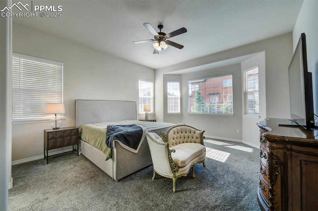 Image 22 of 50: Bedroom