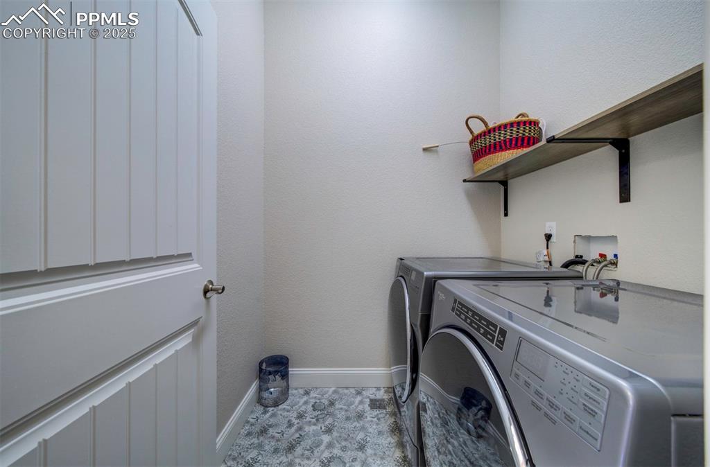 Image 24 of 50: Laundry