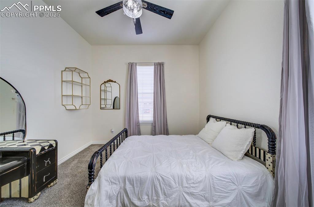 Image 31 of 50: Bedroom