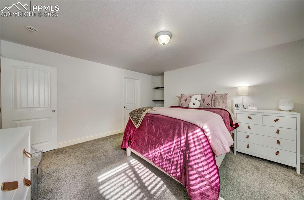 Image 34 of 50: Bedroom