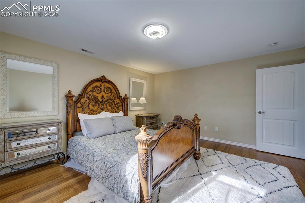 Image 38 of 50: Bedroom