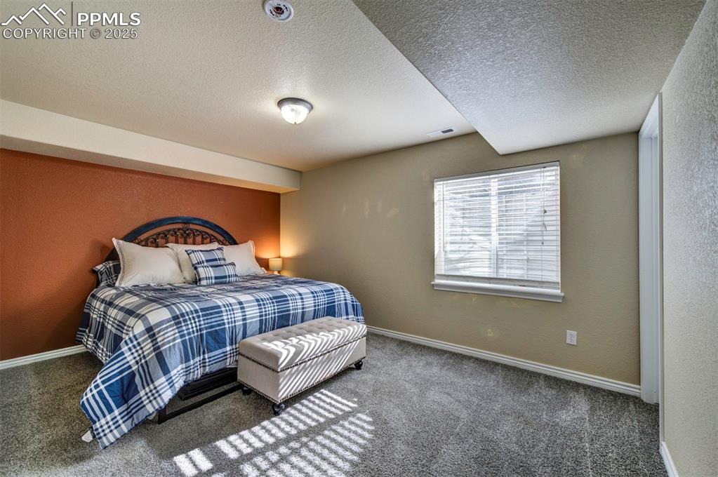 Image 39 of 50: Bedroom