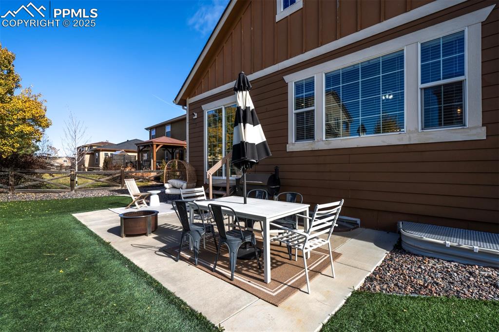 Image 47 of 50: Patio