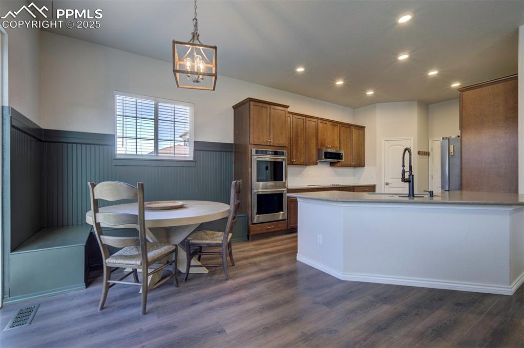 Image 9 of 50: Kitchen