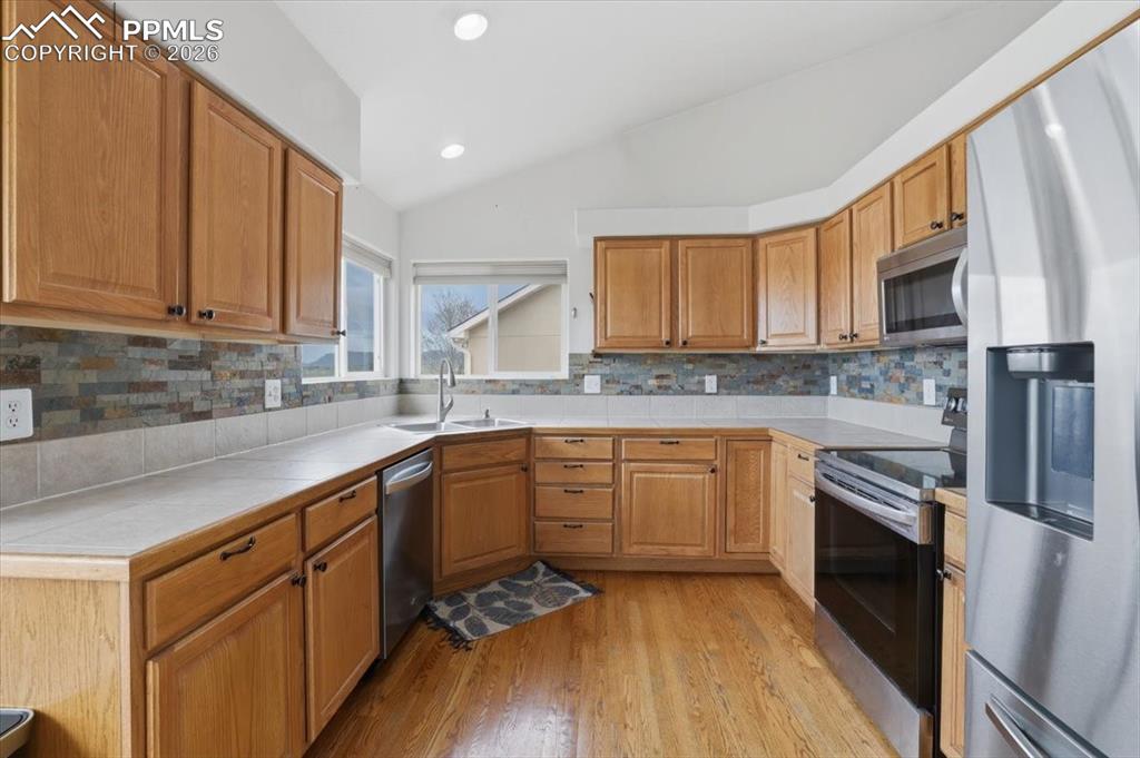 Image 16 of 49: Kitchen